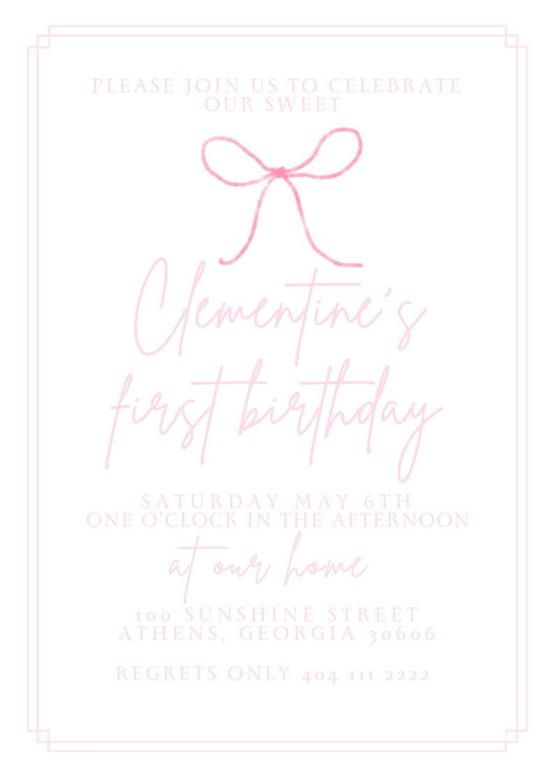 Op de afbeelding: Roze en witte uitnodiging met een roze strik en de tekst "Kom gezellig met ons mee om onze lieve Clementine's eerste verjaardag te vieren. Zaterdag 6 mei, 13:00 uur bij ons thuis. 100 Sunshine Street, Athens, Georgia 30606. Alleen afmeldingen via 404 111 2222"