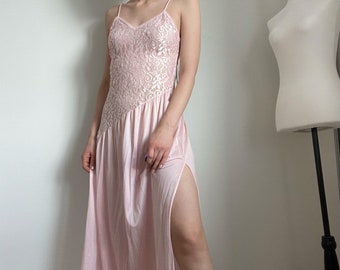 Undercover Wear Vintage Nightgown | Size Small | Pink 100% Nylon and Lace Negligee | Diagonal Waist