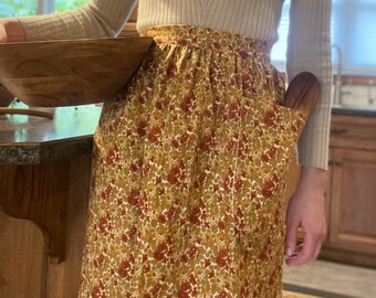 Prairie Half Apron | Old Fashioned Vintage Style | Acorn Harvest Fall Mums