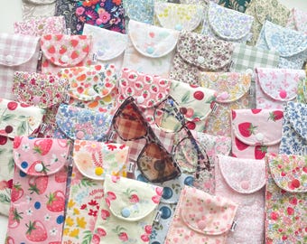 Cute Glasses Sleeve, Handmade Trendy Sunglasses Case with Snap Closure, Aesthetic Floral Design Eyeglass Holder Pouch for Readers