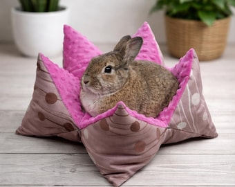 Crown Rabbit Bed – Cozy Bunny Bed for Rabbits, Soft Fleece Pet Bed, Handmade Crown Shaped Small Pet Bed