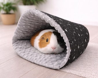 Seashell Guinea Pig Hideout – Cozy Fleece Hideout House for Guinea Pig Cage, Handmade Small Pet Shelter, Safe Enclosed Bed