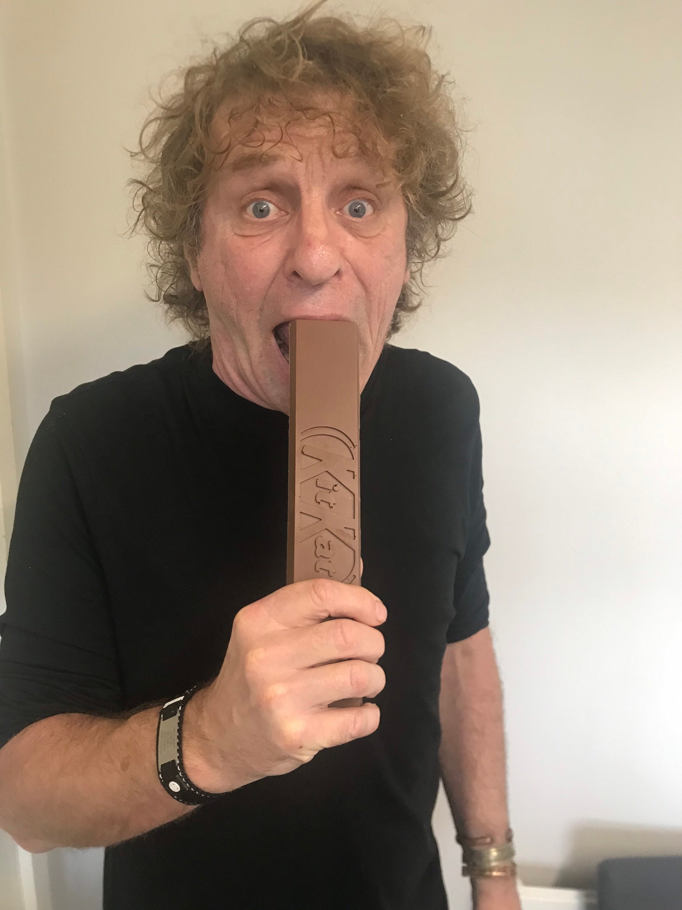 Giant Kitkat Take a Really Long Break .A Four Finger Bar 10 Inches
