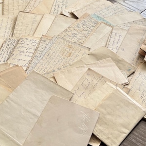 Cartas sueltas escritas a mano. Documentos personales manuscritos antiguos o de época, correspondencia, sellos, sobres, lotes de cápsulas del tiempo de papel. ¡Guau!