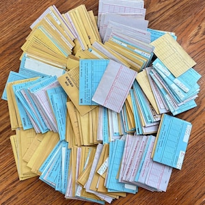Sobres, cubiertas de cartas y sellos con partes de relojes antiguos. Papel vintage estampado, efímeras y piezas para scrapbooking. Diarios antiguos, manualidades.