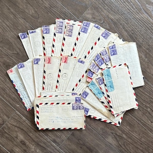 Cartas antiguas de los años 50, de una novia a un soldado. Documentos personales antiguos manuscritos. Correspondencia de guerra. Sellos/Sobres: Cápsulas del Tiempo.