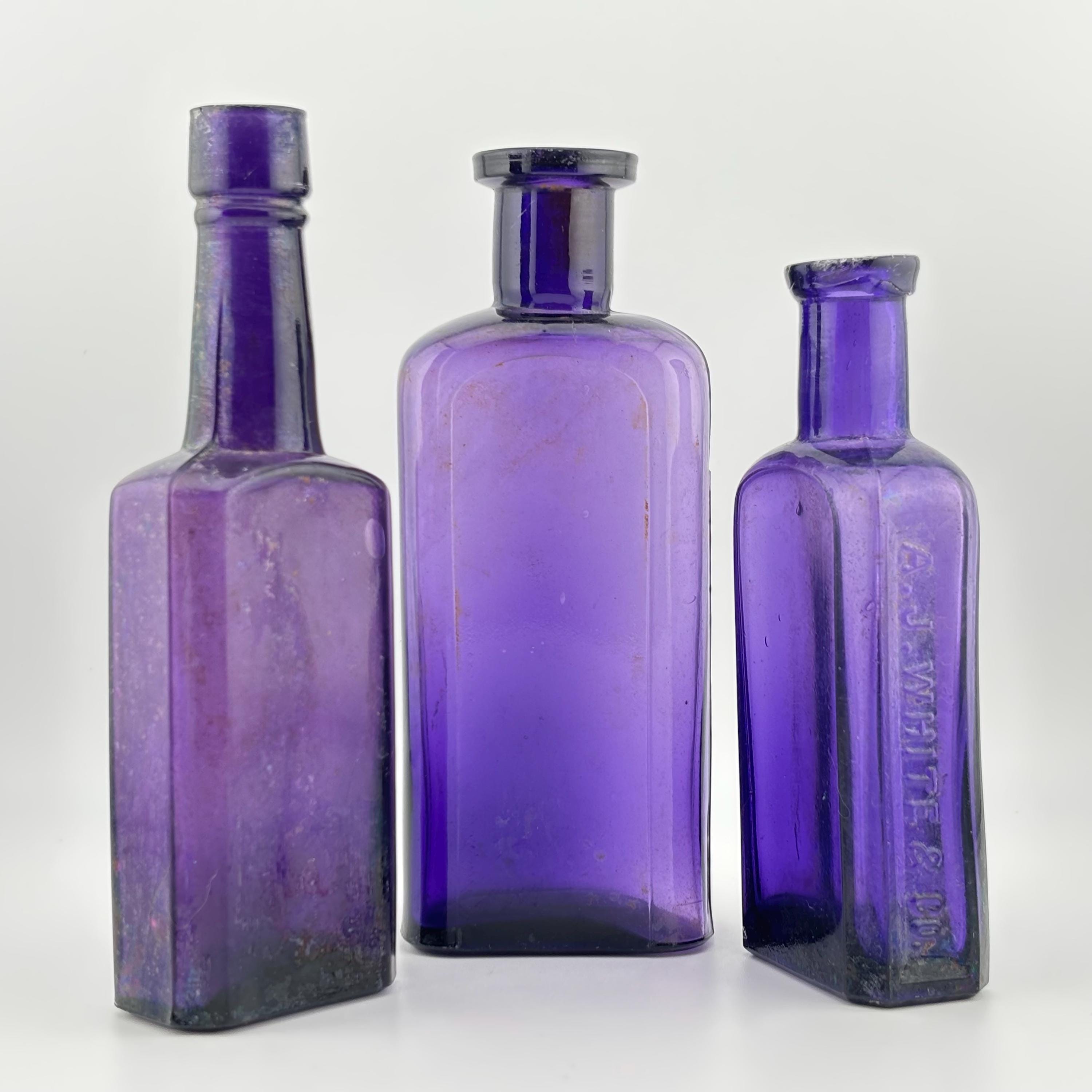 アンティーク アメジスト パープル ガラスボトル (3個セット) - 1915年