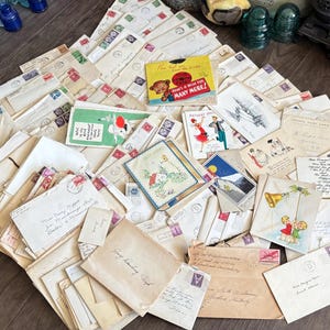 BONANZA DI BIGLIETTI DI AUGURI! Biglietti d'epoca: condoglianze, festività, compleanni ecc. Anni 1900-1970. Assortimenti misti. Scrapbooking, Junk Journal, artigianato