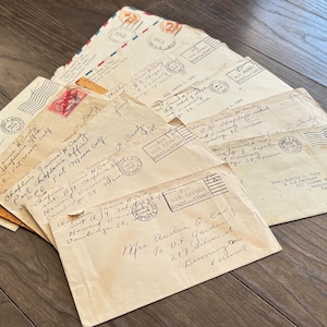 Cartas de la Segunda Guerra Mundial: documentos personales mecanografiados antiguos y de época, correspondencia de guerra, sellos, sobres, papel y cápsulas del tiempo.