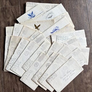 2) Cartas de amor de la Segunda Guerra Mundial - Fuerza Aérea del Ejército de EE. UU. Amores. Documentos personales manuscritos antiguos/vintage - Correspondencia de guerra. Sellos - Lotes de papel.