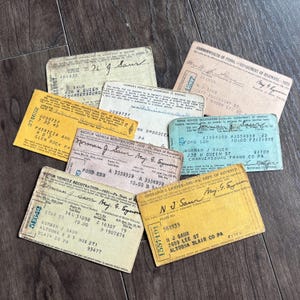 Lot de permis de conduire anciens, immatriculations, permis, cartes de club-éphémères en papier/pièces de scrapbooking. Lot de journaux indésirables, artisanat - Billets coupons