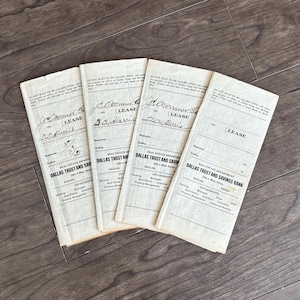 Un documento de arrendamiento antiguo de la década de 1920, mecanografiado/manuscrito. Documentos a pluma estilográfica. Contabilidad/recibos antiguos, cartas antiguas, sobres, álbum de recortes.