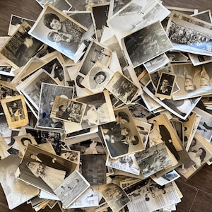 Photos vintage - Grade inférieur. Papier ancien éphémères/scrapbooking pièces-cartes d'armoire, CDV, journal indésirable, lot d'artisanat-snaps. Polaroïd/Film
