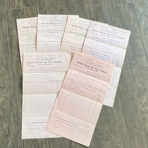 Conjunto de 6 facturas antiguas, documentos de factura, documentos de seguridad y confianza, mecanografiados o manuscritos, para contabilidad y recibos. Cartas antiguas, cubiertas de sobres.