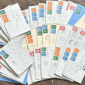Cartas de amor antiguas - Pareja de los años 50. Documentos personales escritos a mano. Sobres con sello. Años variados. Notas/correspondencia de orgullo.