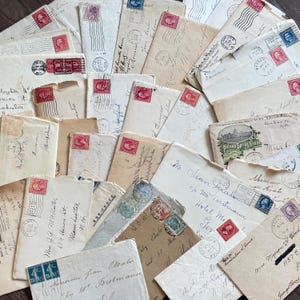 5) Cartas antiguas: documentos personales escritos a mano o mecanografiados. Sobres con franqueo prepagado de diferentes años. Notas/correspondencia de orgullo: cápsulas del tiempo y efímeras.
