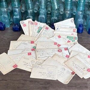 Cartas antiguas. 1900-1939. Documentos personales manuscritos o mecanografiados, sobres franqueados, lotes de cartas antiguas, correspondencia antigua, álbum de recortes.