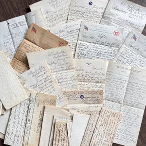 Cartas de la Primera Guerra Mundial: documentos personales manuscritos antiguos/vintage, correspondencia de guerra. Sellos/sobres: ¡una cápsula del tiempo de papel! Coleccionable.