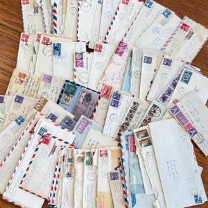 Cartas antiguas: documentos personales escritos a mano o mecanografiados. Sobres con franqueo prepagado. Años variados. Notas/correspondencia personal manuscrita.