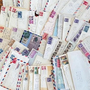 Cartas antiguas: documentos personales escritos a mano o mecanografiados. Sobres con franqueo prepagado. Años variados. Notas/correspondencia personal manuscrita.