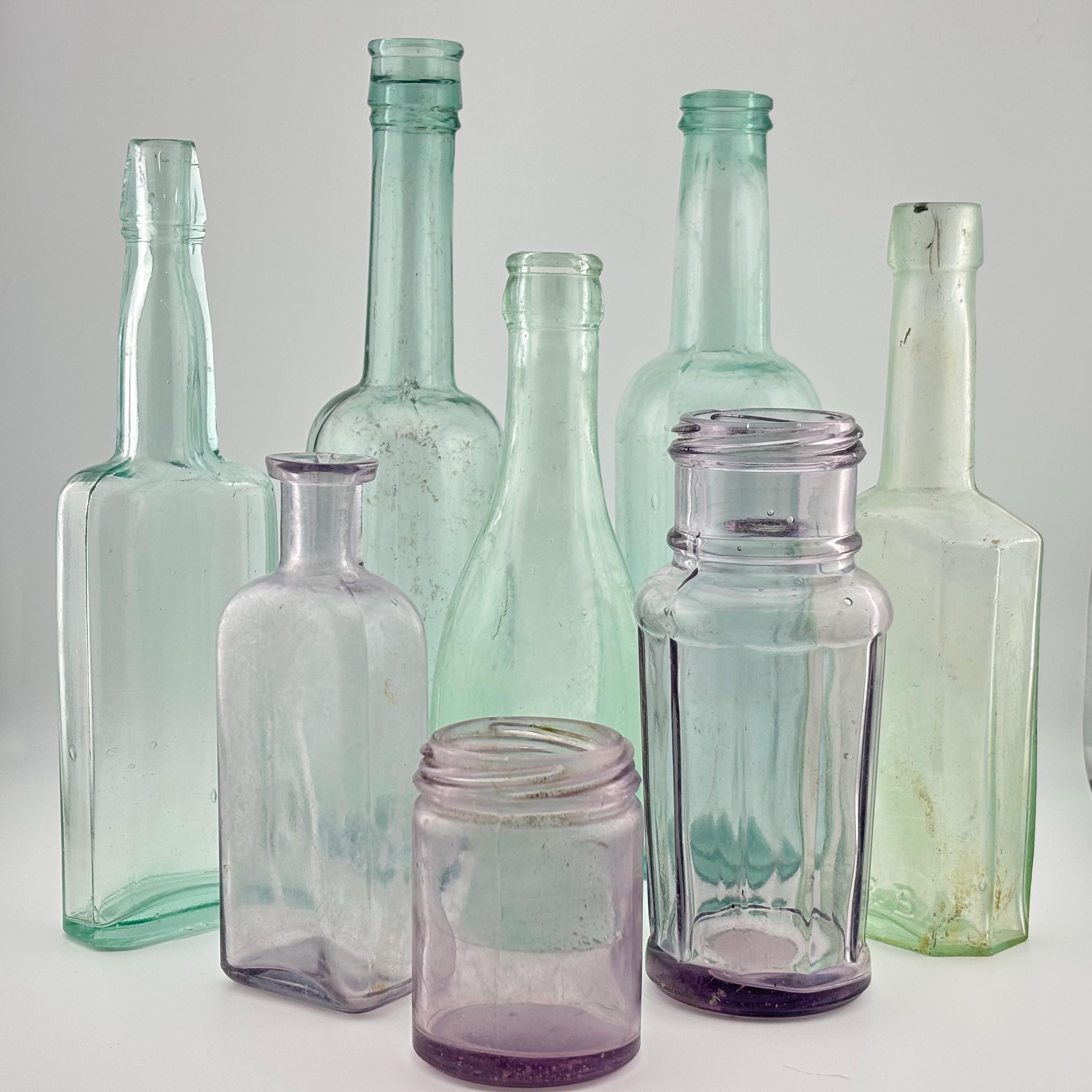 アンティークアメジストガラスボトルコレクション：サンカラーの紫