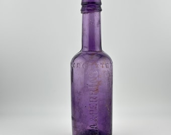 アンティークの紫色のガラス瓶：1915年以前のヴィンテージクラフト