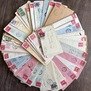 Cartas familiares de la década de 1920: documentos personales manuscritos antiguos/vintage. Correspondencia. Sellos/sobres: cápsulas del tiempo de papel.