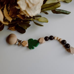 Monstera Leaf pacifier clip