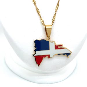 Carte de la République dominicaine avec collier drapeau
