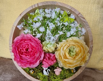 Handcrafted round wooden tray decorated with gypsophila, buttercup, animals "JOLI SPRING"