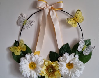 Artisanal black metal circle decorated with gerbera white yellow flowers and butterflies "GERBERA AUX PAPILLONS"