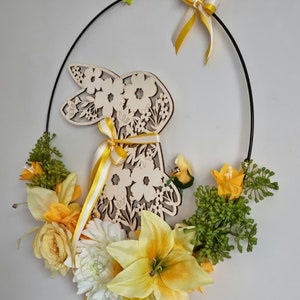 Black metal circle decorated for Easter with a wooden rabbit, a lotus, lilies, roses and greenery VIVE LE PRINTEMPS image 2