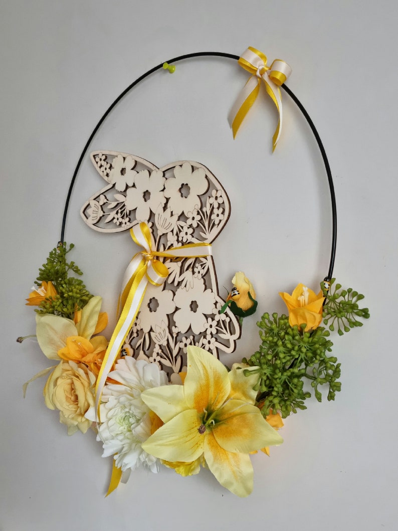 Black metal circle decorated for Easter with a wooden rabbit, a lotus, lilies, roses and greenery VIVE LE PRINTEMPS image 2