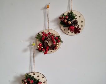 Set of 6 raw wooden Christmas balls decorated with small bouquets of red berries "CHRISTMAS BALLS"
