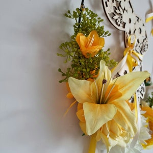 Cercle en métal noir décoré pour pâques avec un lapin en bois un lotus des lys des roses et de la verdure VIVE LE PRINTEMPS Bild 6