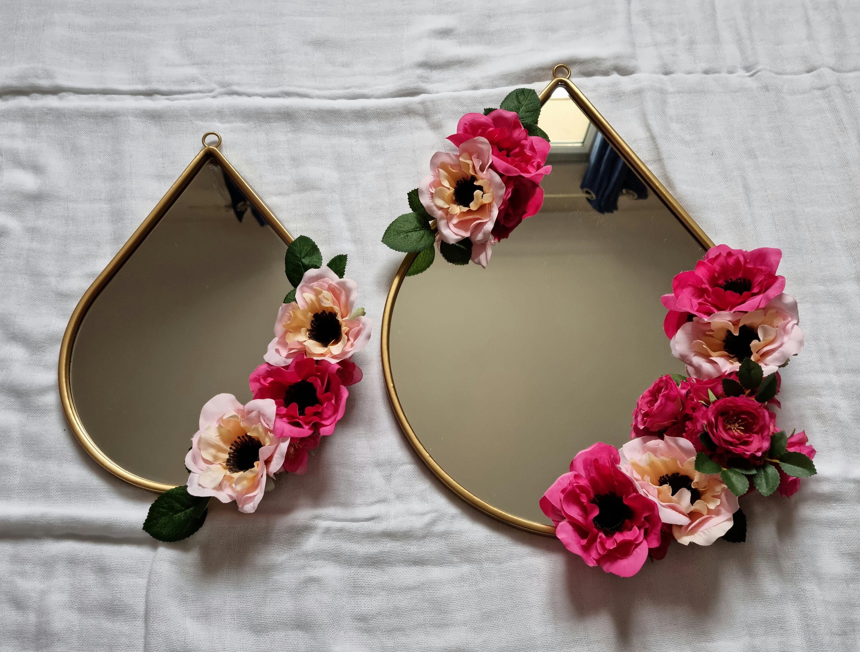 Miroir Doré Forme Goutte d'eau Anémones et Roses Anemones Aux Roses