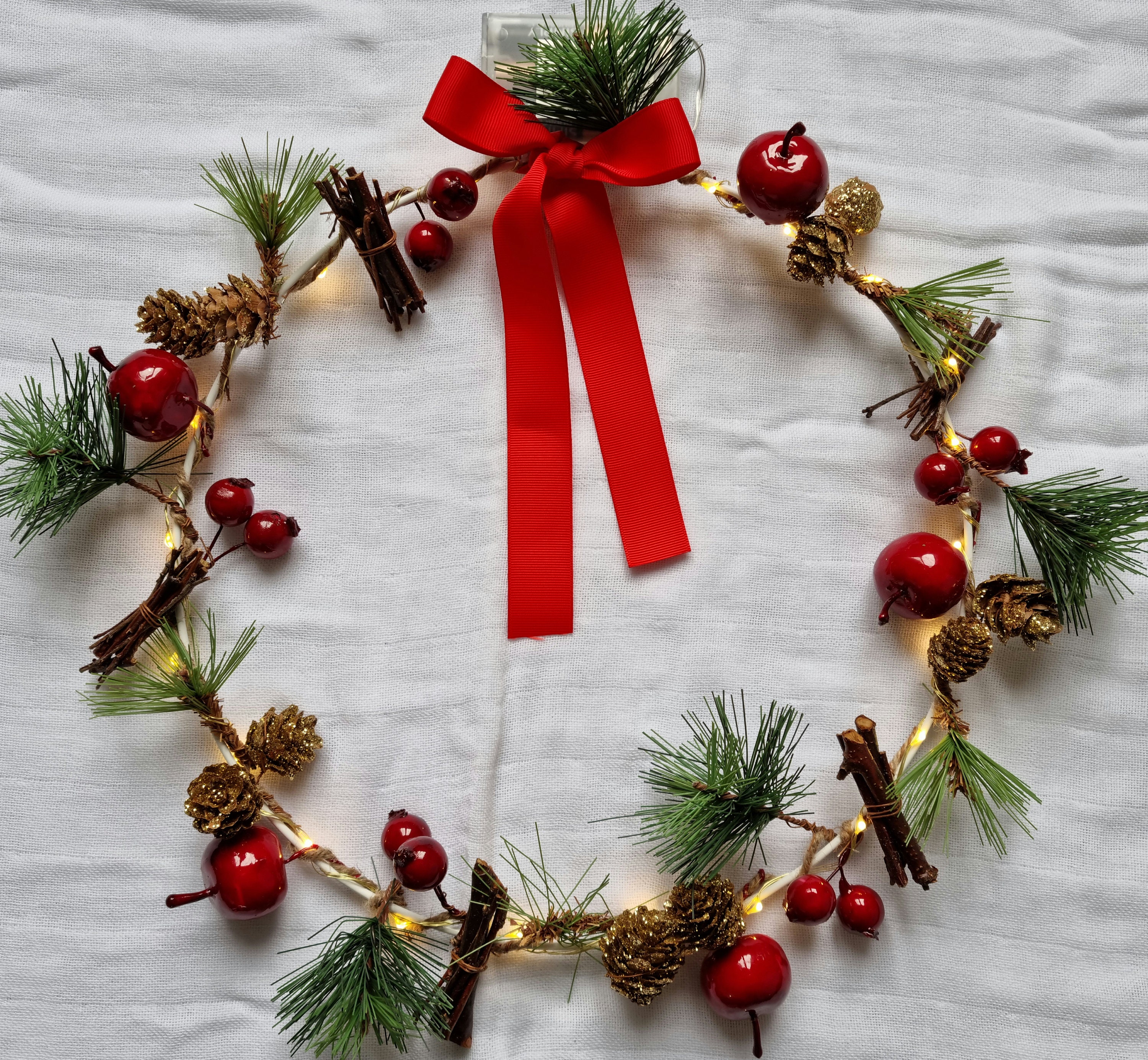 Cercle Décoré Fleuri Lumineux en Métal Blanc ou Noir Pomme Raisin Fruits Rouges