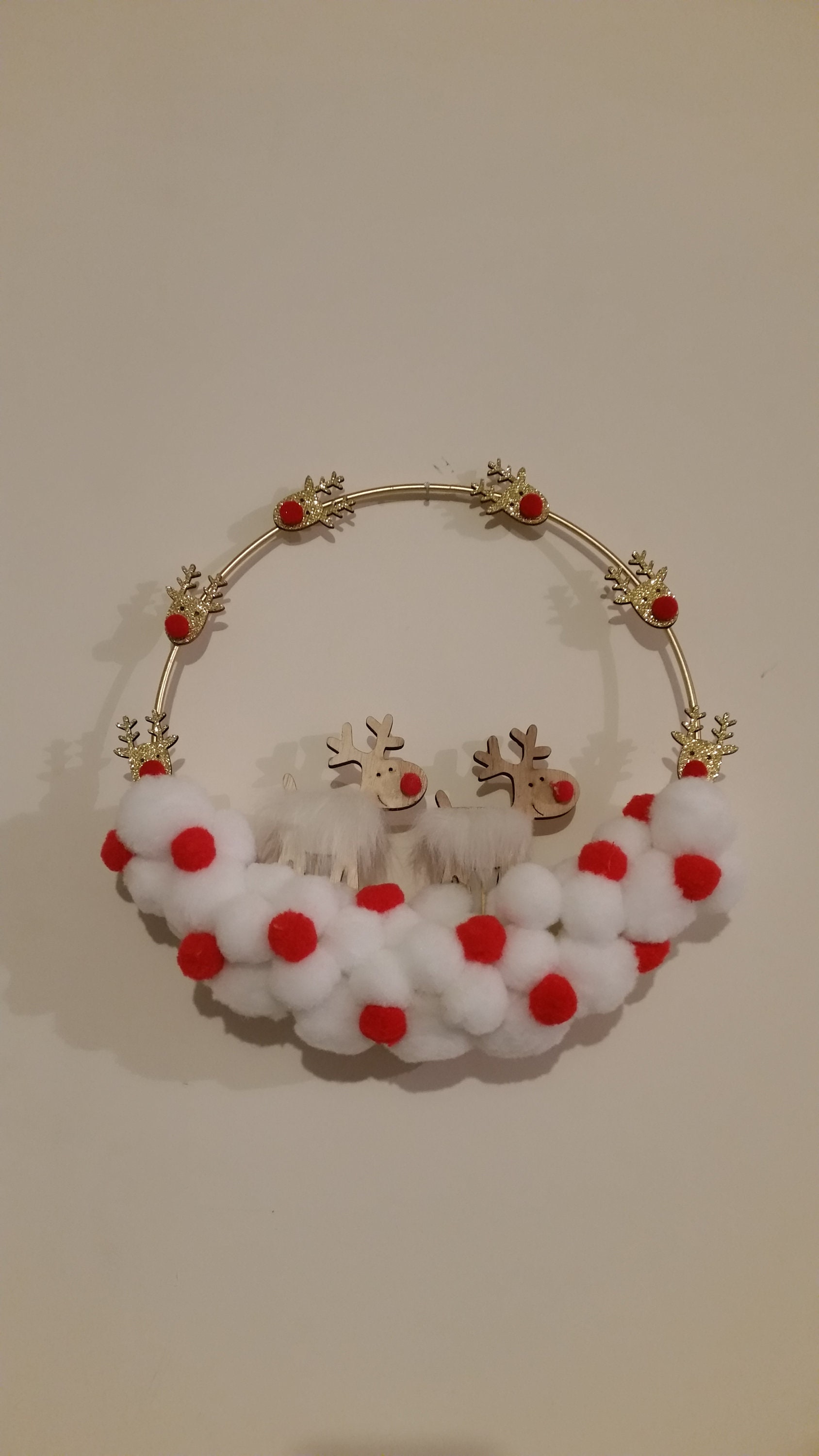 Cercle Décoré en Métal Doré Pompons Blanc Rouge et Petit Rennes Petit Renne