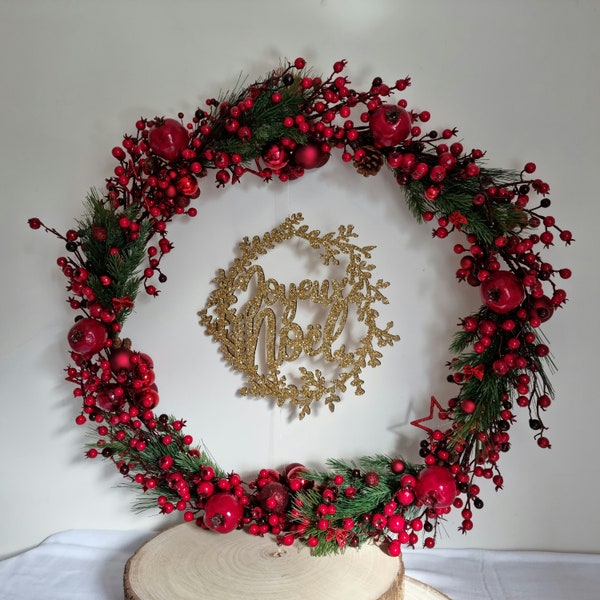 Cercle en métal noir fleuri décoré de baie rouges branche de sapin boules de Noël étoiles "JOYEUX NOEL BAIE rouge"