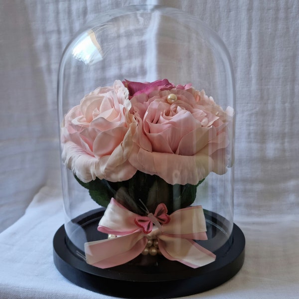 Cloche en verre habiller d'un bouquet de roses rose ruban satin perles "CLOCHE ROSE"