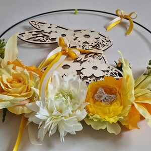 Cercle en métal noir décoré pour pâques avec un lapin en bois un lotus des lys des roses et de la verdure VIVE LE PRINTEMPS Bild 8