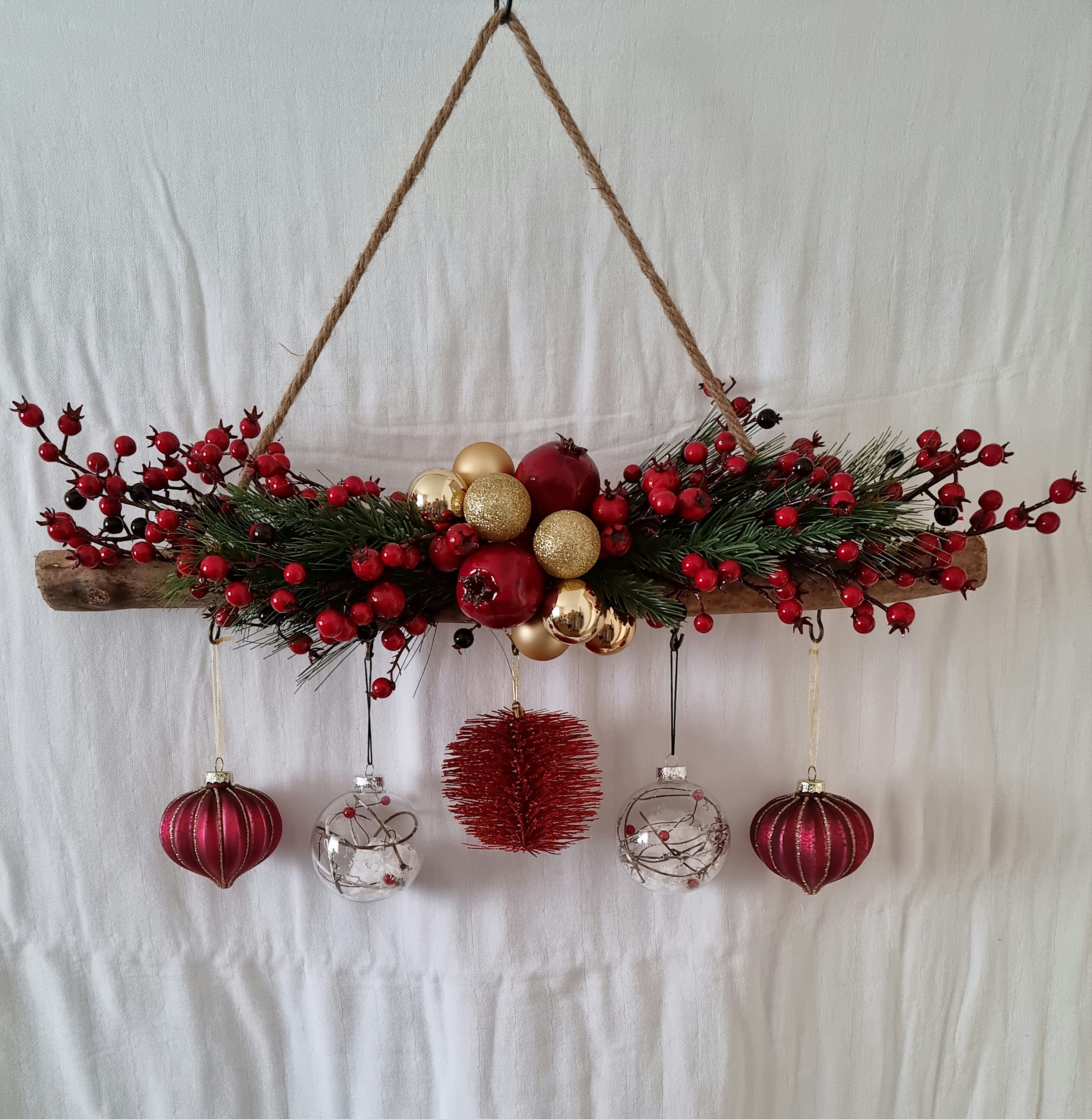 Branche en Bois Décorative Baie Rouge et Boule de Noël Branche Aux Baie