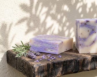 Pain de savon aux fleurs de lavande : savon naturel fait main à froid
