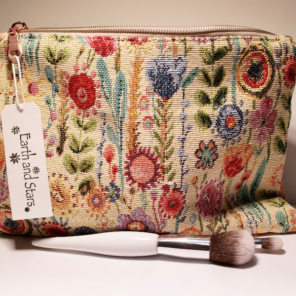 Kew Garden Tapestry makeup bag cosmetic pouch. H 17cm x L24cm