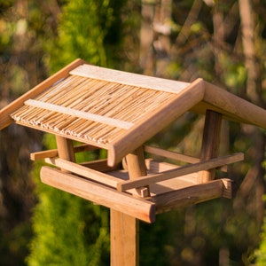 Birdhouse wood with stand - weatherproof feeder for wild birds