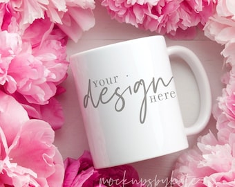 Bonita maqueta de taza con peonías / Maqueta de taza blanca de 11 oz / Maqueta del Día de San Valentín / Maqueta de dama de honor / Archivo digital