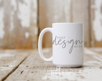 Puede incluir: Taza de cerámica blanca con asa negra. La taza tiene el texto "Your design here" impreso en la parte delantera.