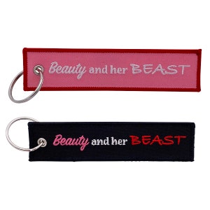 Beauty And Her Beast - Sleutelhanger Jet Tag voor motorfietsen, scooters, fiets, auto&#39;s, rugzakken, geschenken, &meer