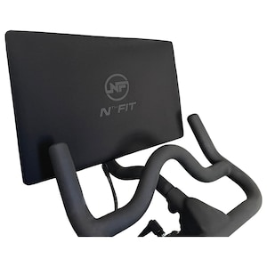 Pode incluir: Bicicleta de exercício estática preta com uma tela preta que exibe o logotipo N'FIT. A tela é presa ao guidão com um cabo preto.