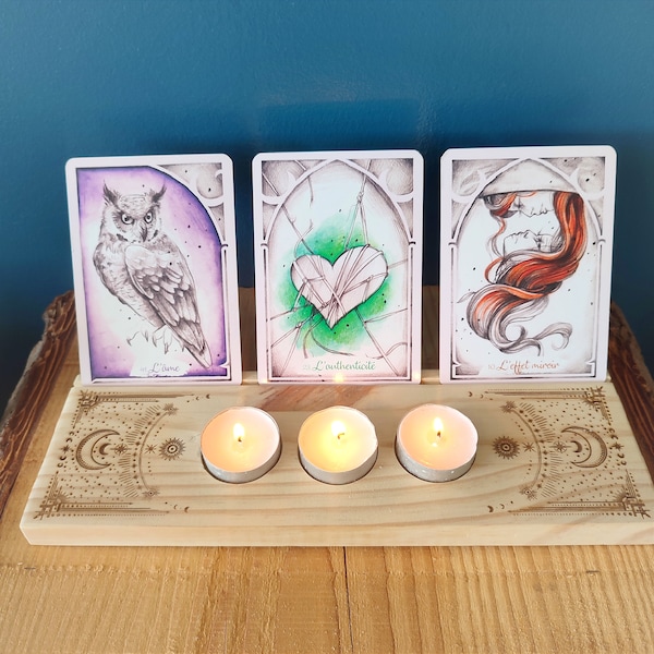 Porte cartes Tarot Oracle en bois gravé